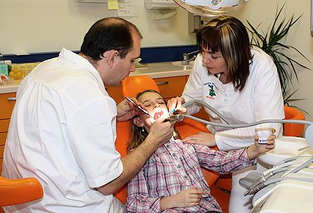 Kind bei der Zahnbehandlung