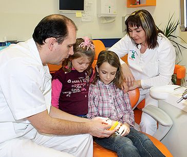 Kinder beim Zahnarzt